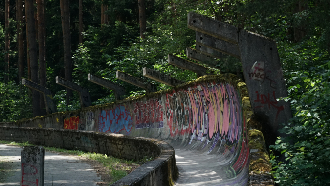 De verwaarloosde bobsleebaan van de Winterspelen van 1984 in Sarajevo
